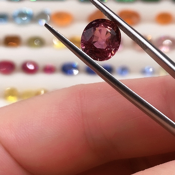 碧玺裸石未镶嵌椭圆