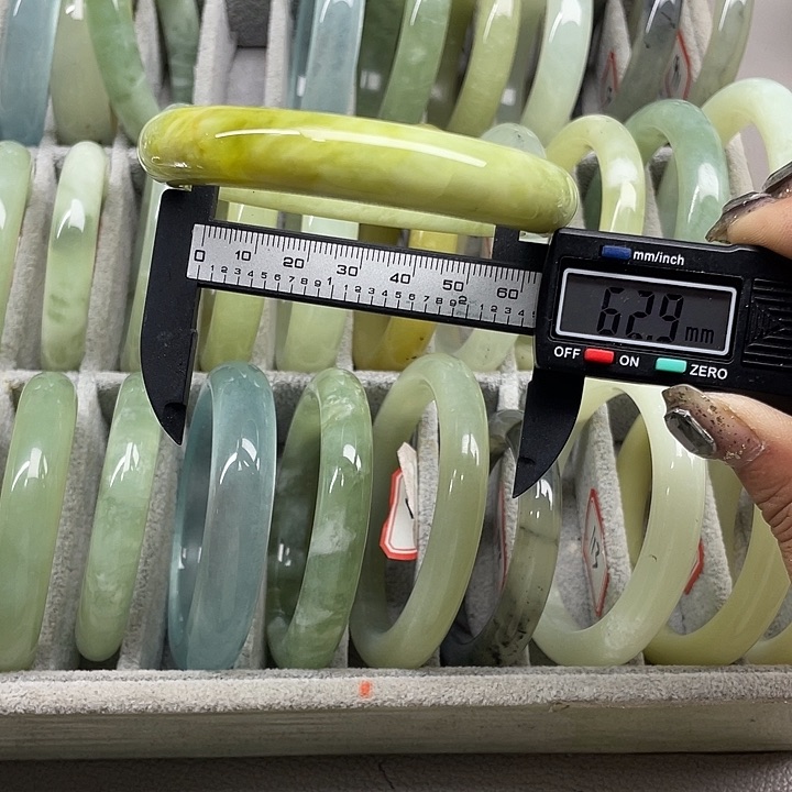 蛇纹石玉未镶嵌手镯97