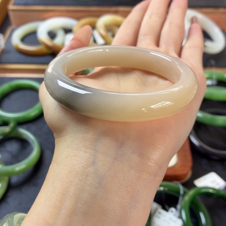 和田玉未镶嵌手镯