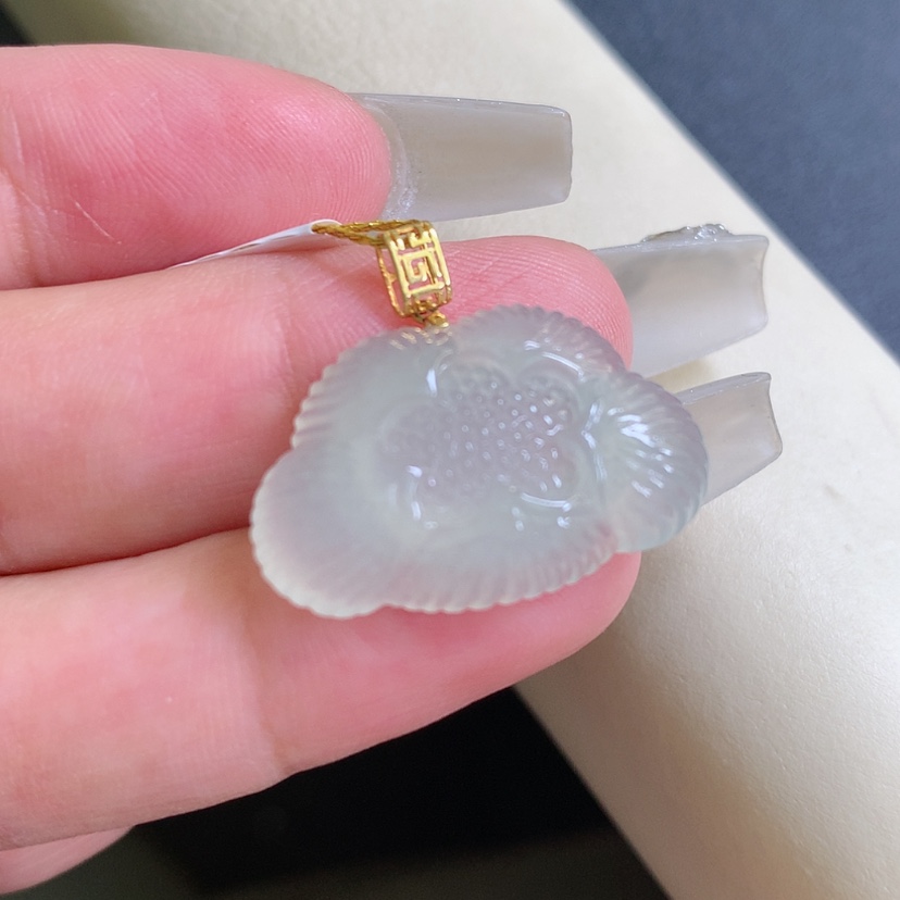 【闪购商品】翡翠颈饰18K金镶嵌福贝