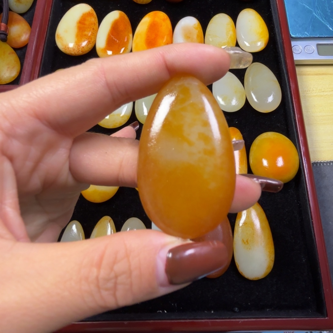 流***月和田玉未镶嵌颈饰