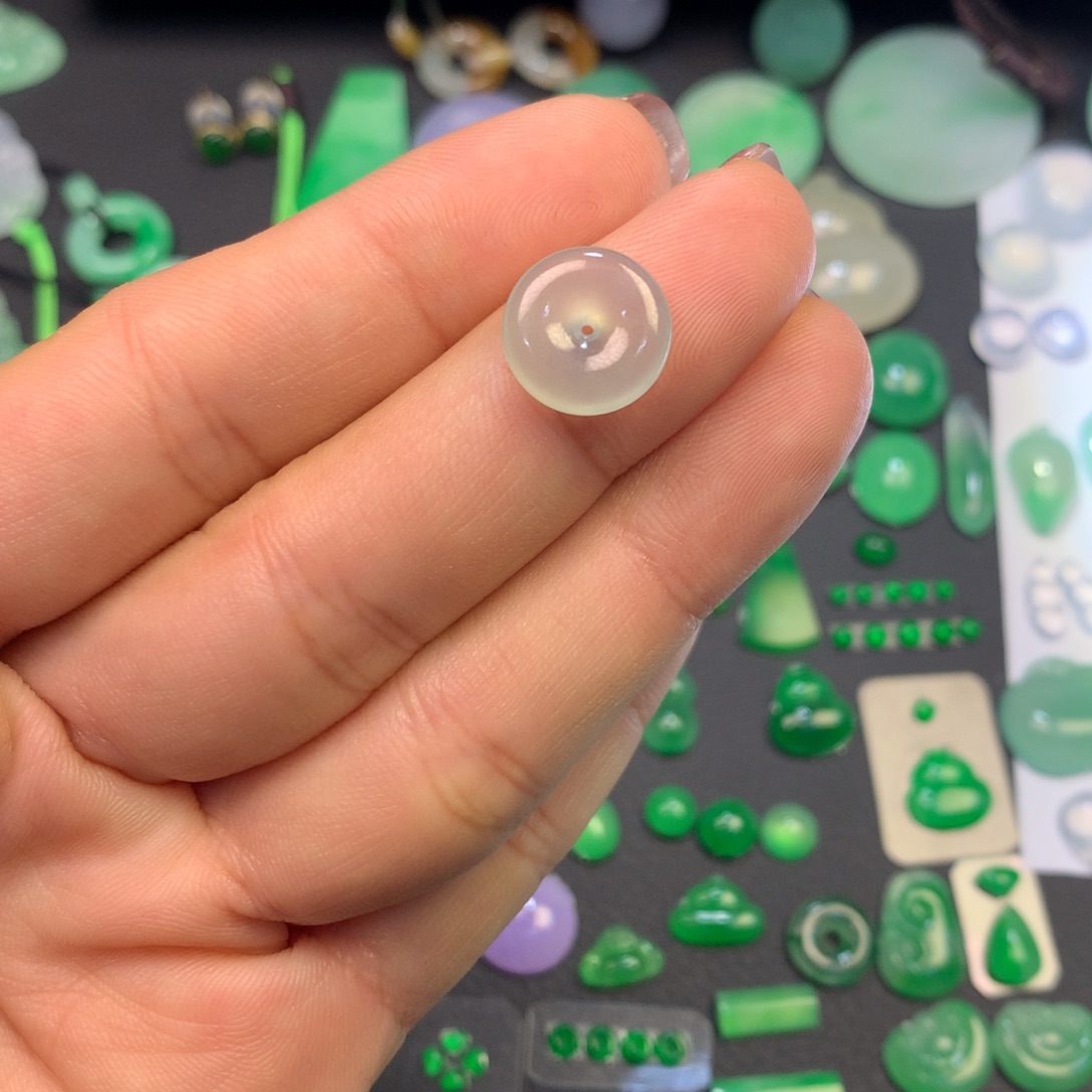 翡翠颈饰未镶嵌裸石平安扣