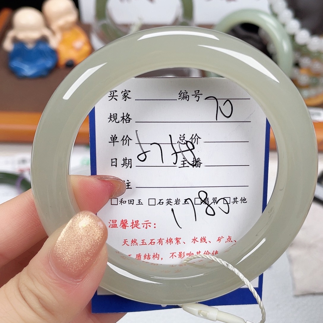和田玉未镶嵌手镯