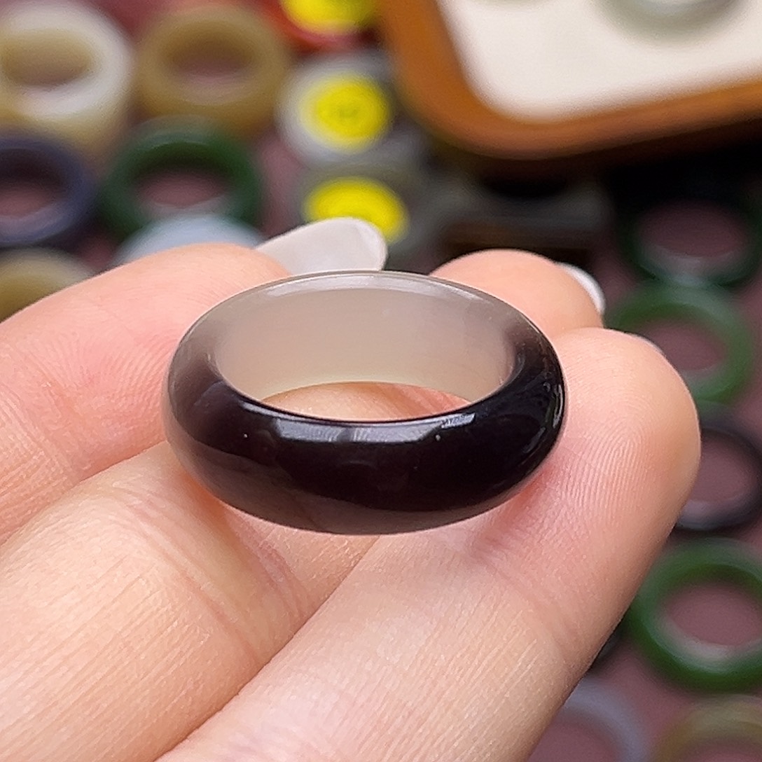 艳***天和田玉未镶嵌戒指