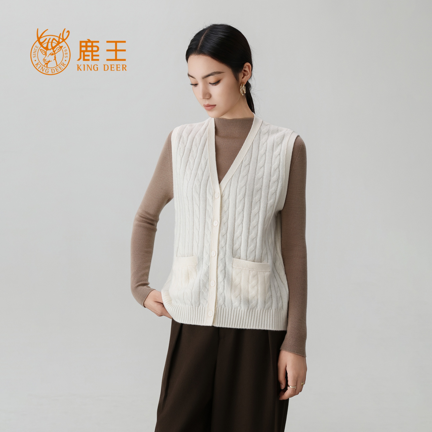 鹿王25秋冬新款女V领100山羊绒百搭绞花开衫背心 厚 20248210