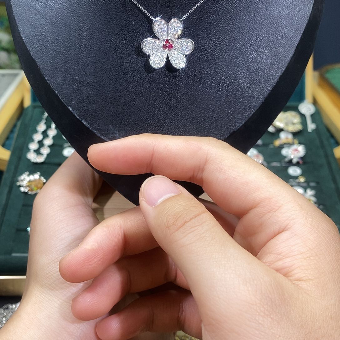 钻石颈饰18K金镶嵌项链