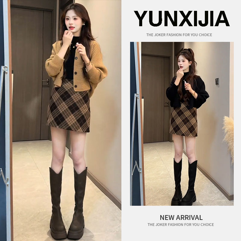 超火早秋穿搭新款套装女2025设计感气质打底开衫短裙三件套