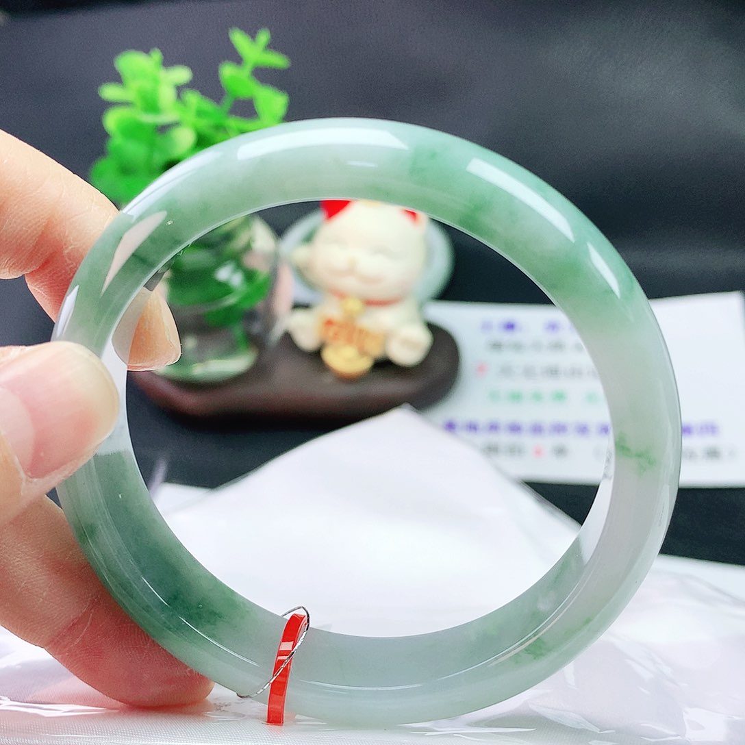 翡翠手镯未镶嵌58圈
