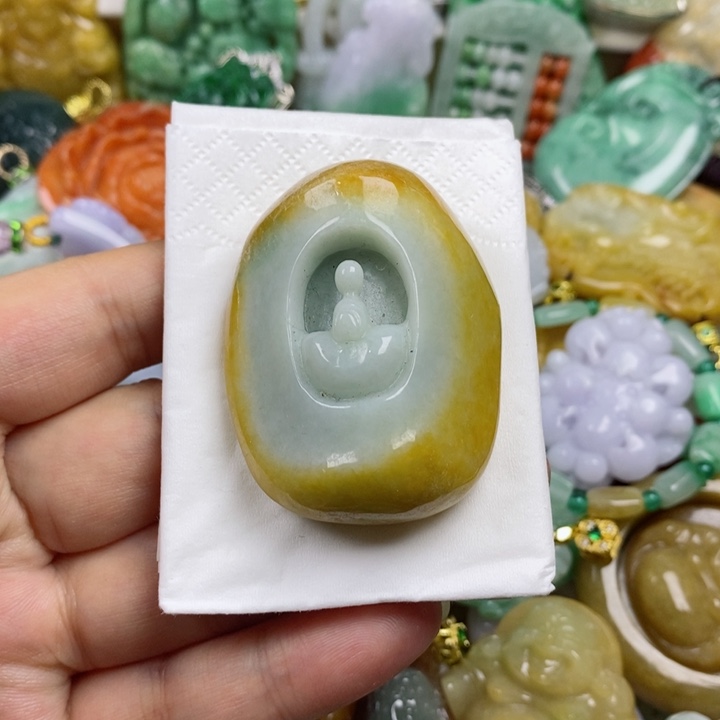 翡翠吊坠(赠链)未镶嵌