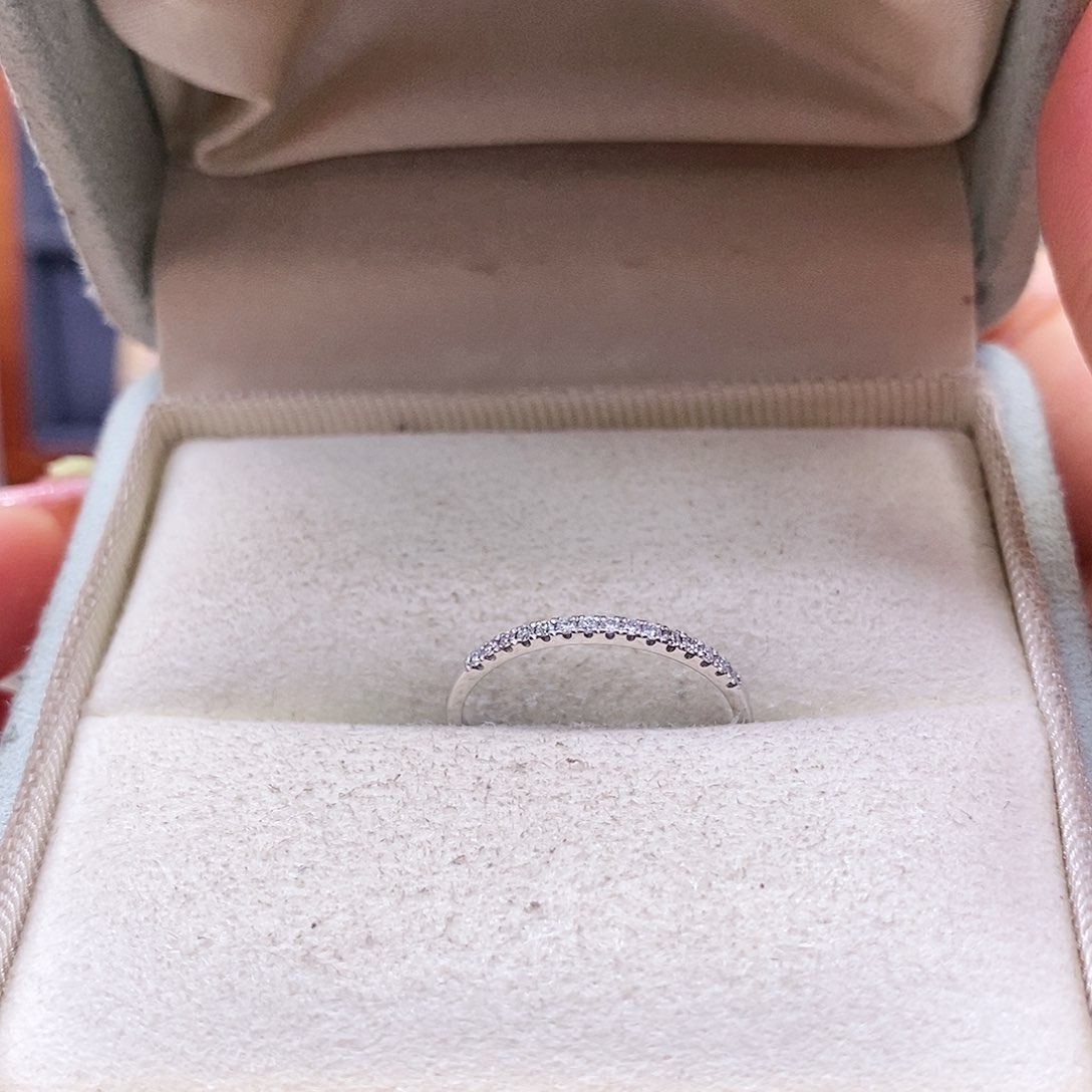 钻石戒指/指环铂Pt950镶嵌10分排戒铂金款