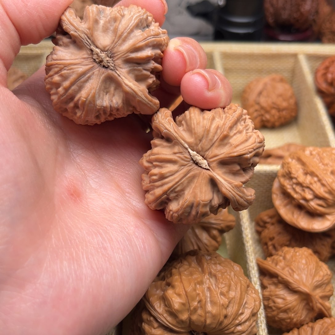 文玩核桃吊坠43白狮子