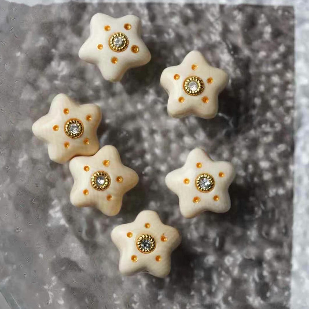 A285-O天然猛犸象牙 小星星一个约11mm 随机一个发货