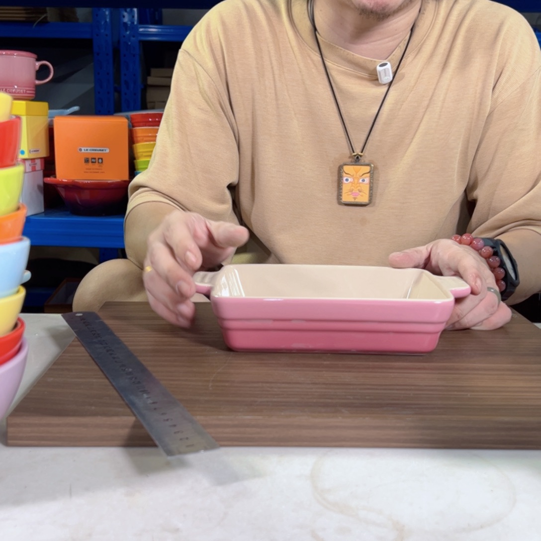 陶瓷粉色小号的烤盘