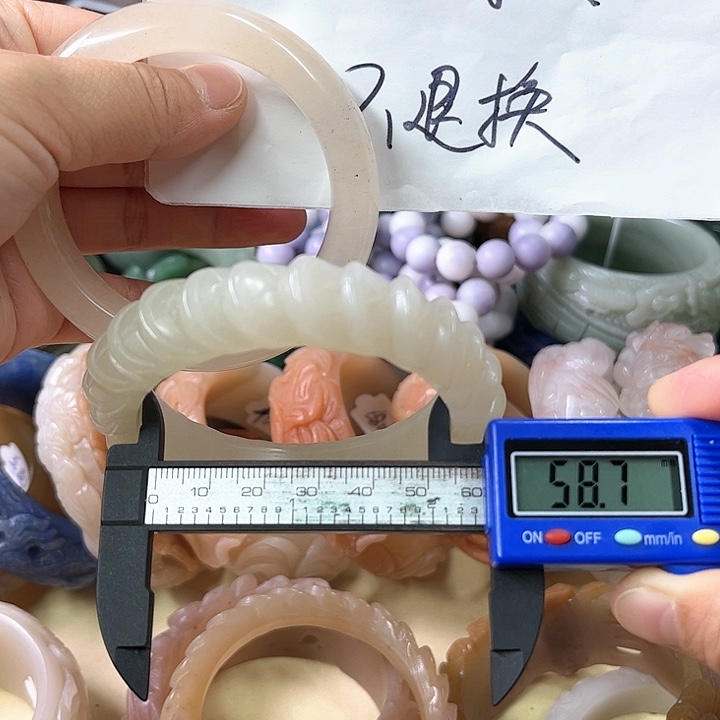 石英质玉手镯未镶嵌丑*怪