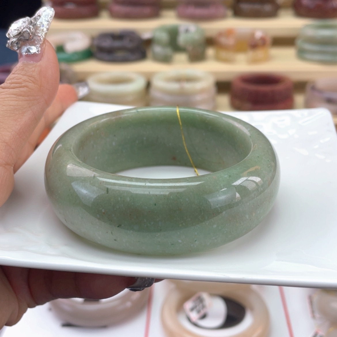 【闪购商品】石英质玉手镯未镶嵌屿*