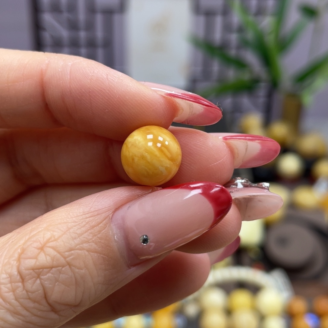 琥珀裸石未镶嵌10.3mm微瑕