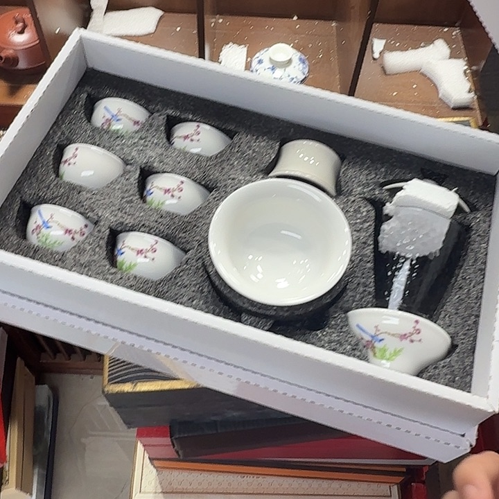 孤品茶具套装等。      