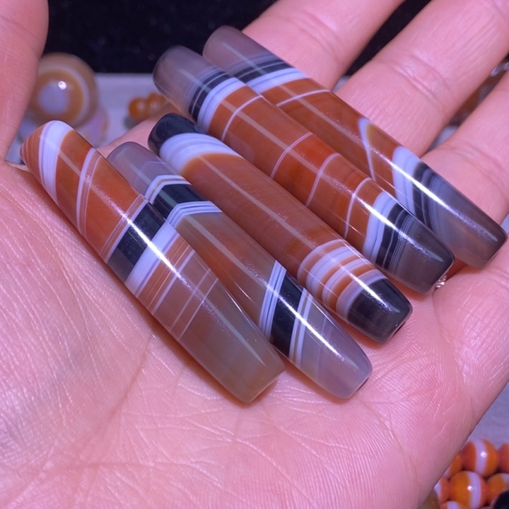 右***钉玛瑙/玉髓未镶嵌颈饰