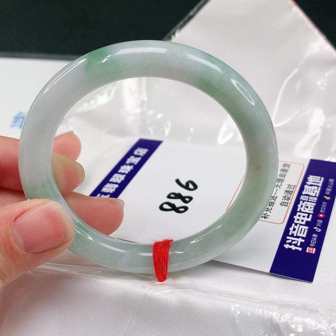 翡翠手镯未镶嵌翡翠