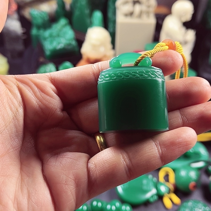 四川石老*雅安绿名贵石材四川