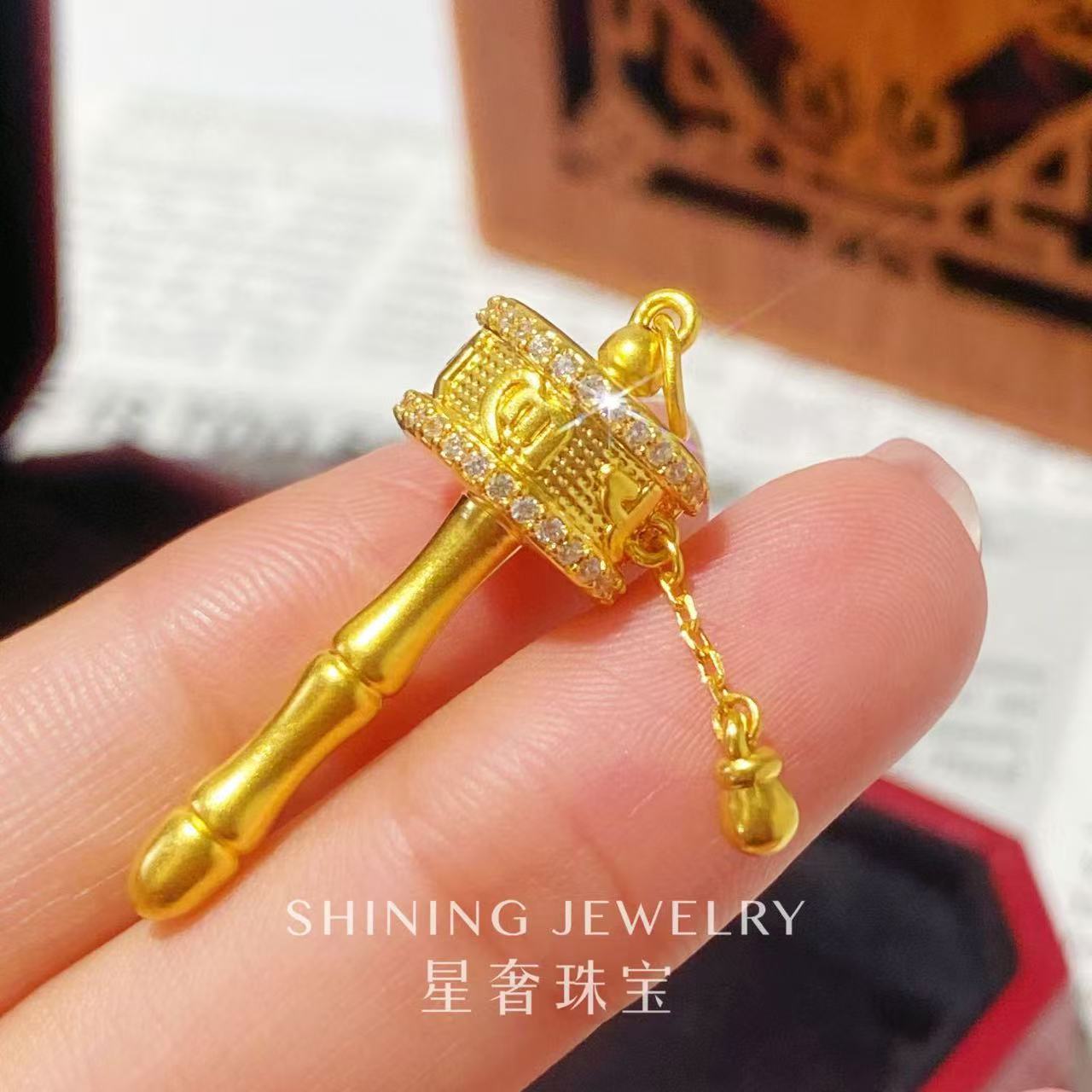 【星奢珠宝】足金999拨浪鼓吊坠古法工艺轻奢精致挂坠中古