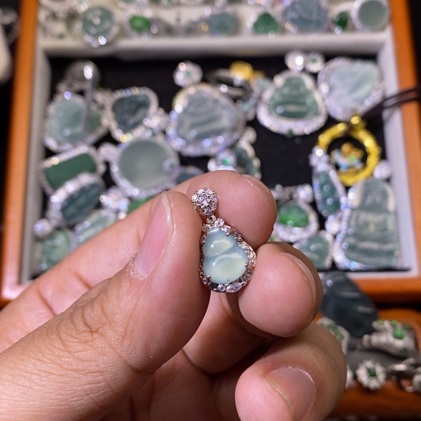 【闪购商品】翡翠颈饰未镶嵌天然