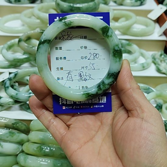 朵***嘛透闪石-蛇纹石玉未镶嵌手镯