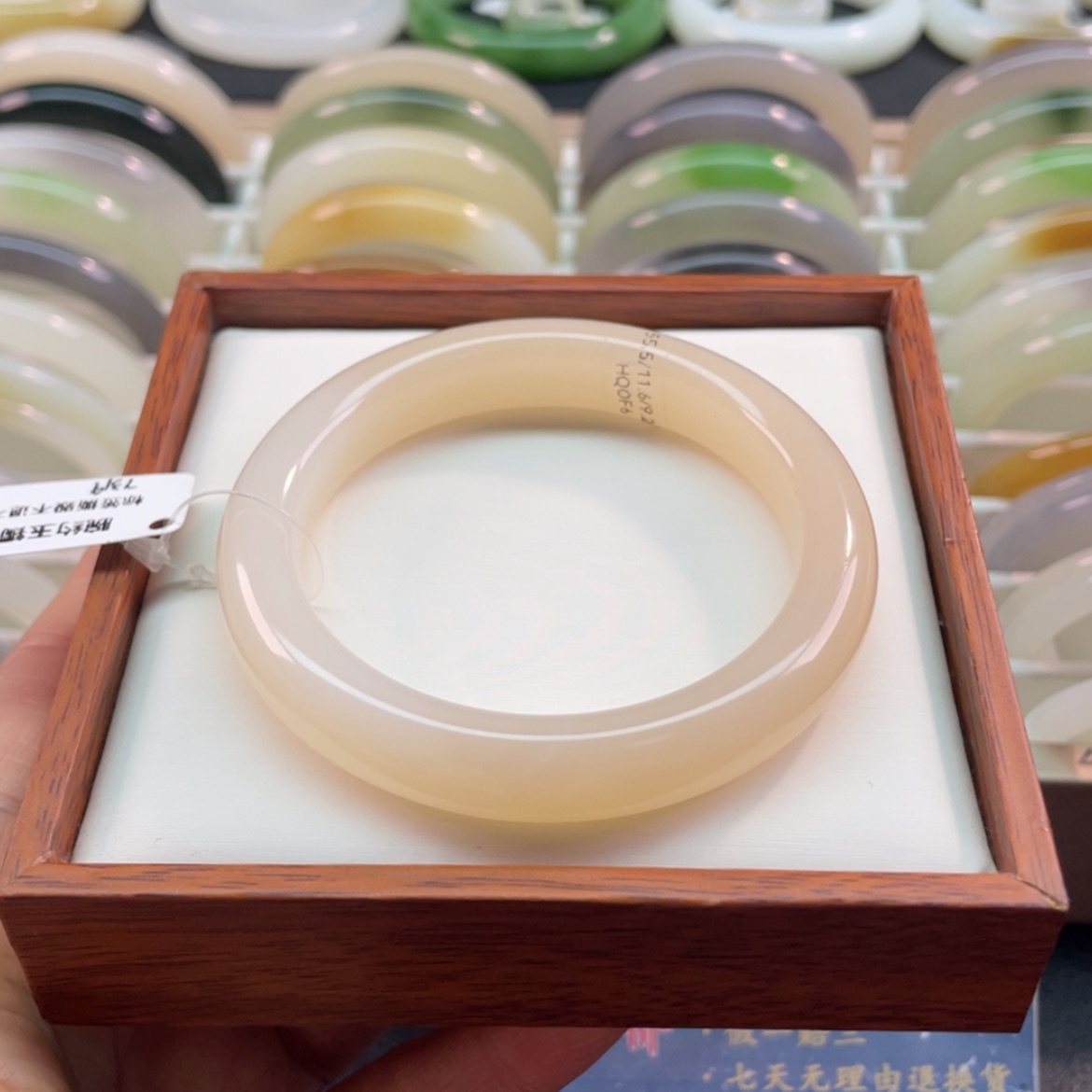 【闪购商品】和田玉手镯未镶嵌