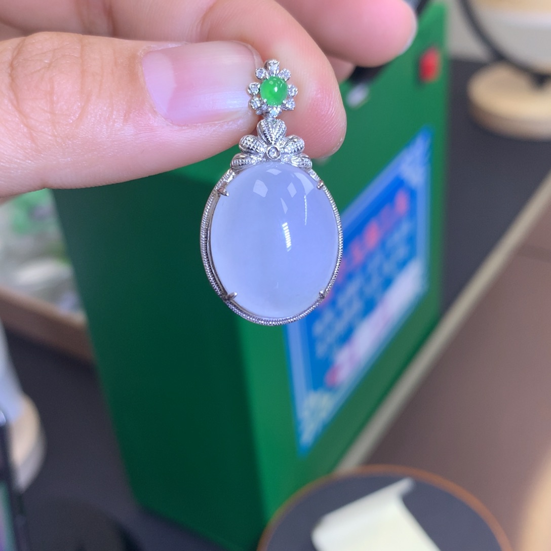 翡翠颈饰18K金镶嵌翡翠