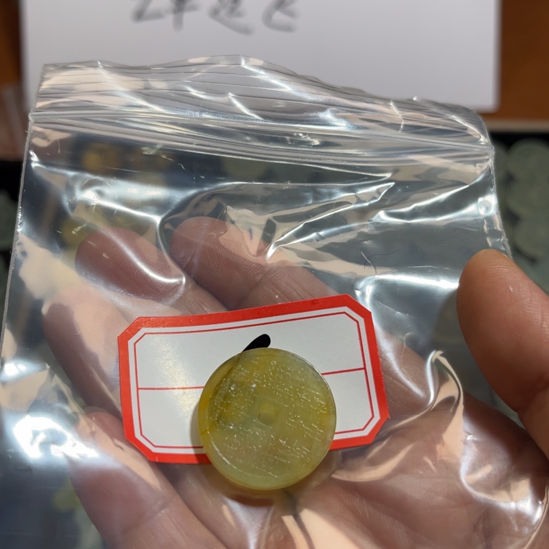 蛇纹石玉颈饰合金千*