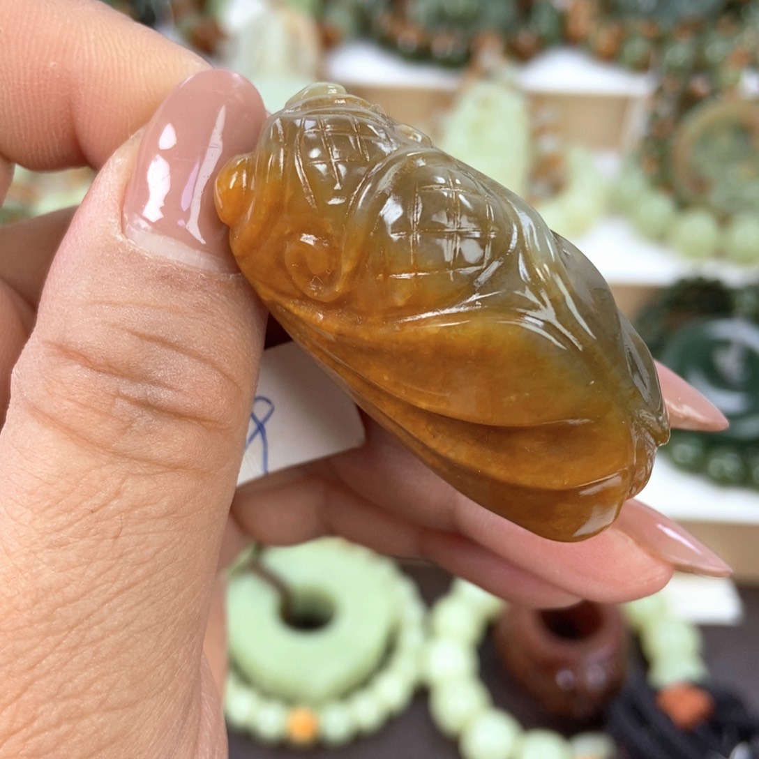 透闪石质玉挂件未镶嵌