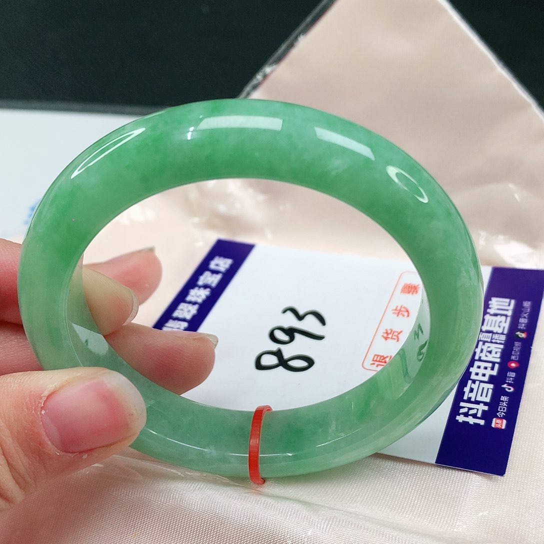 翡翠手镯未镶嵌翡翠