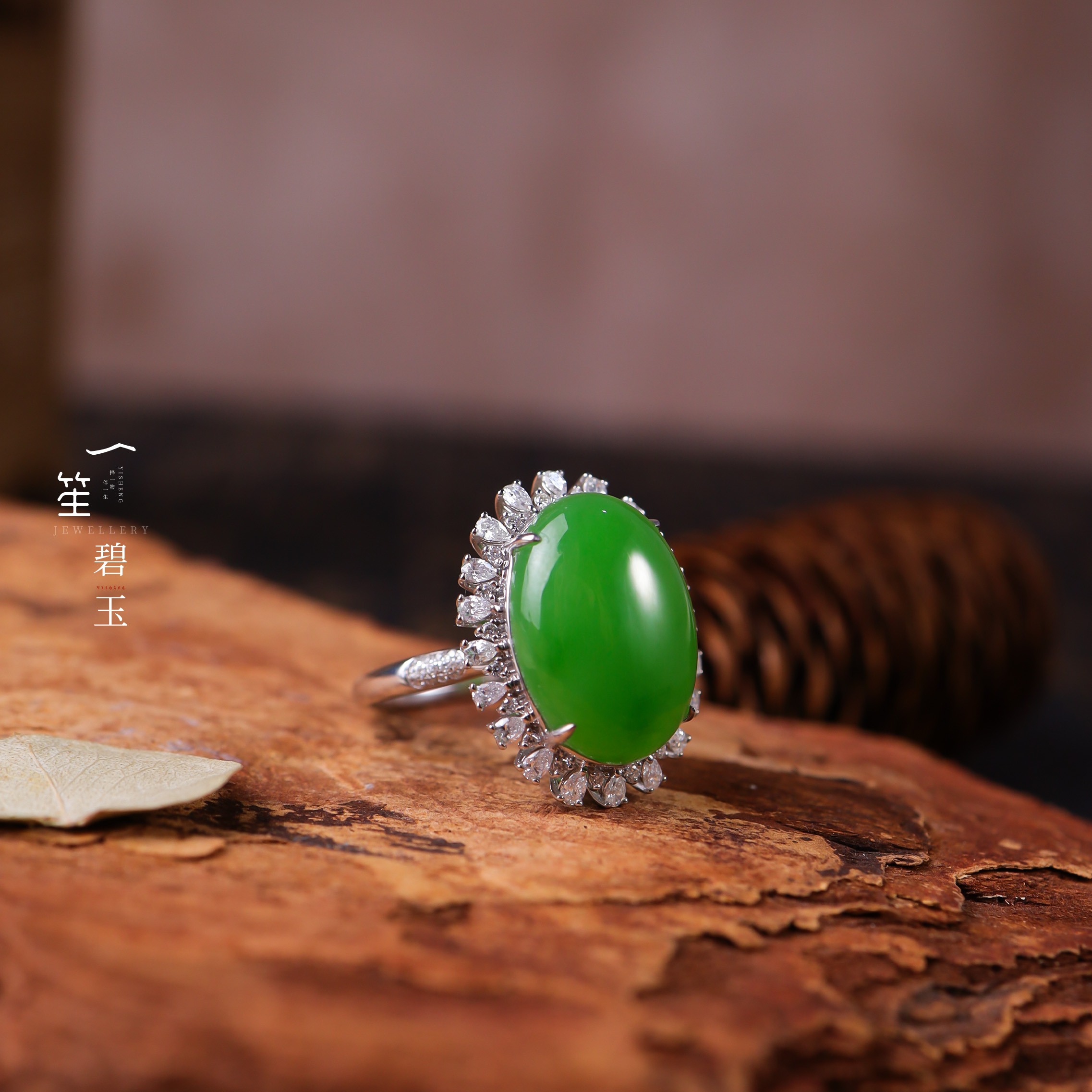 【一笙珠宝】收藏级和田玉18K金镶嵌高色浓色高阶苹果绿蛋面戒指