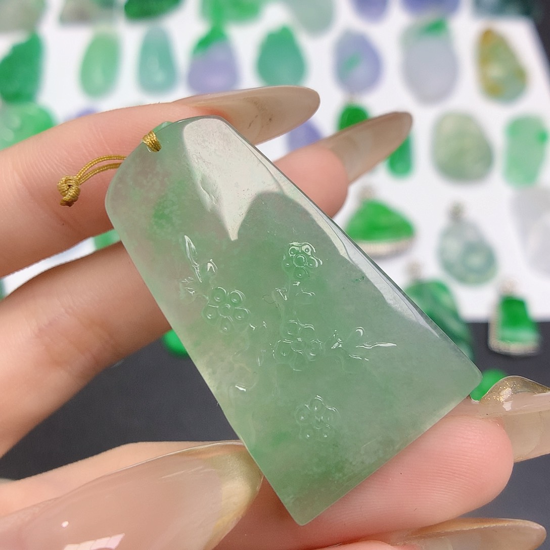 翡翠颈饰未镶嵌8888888888