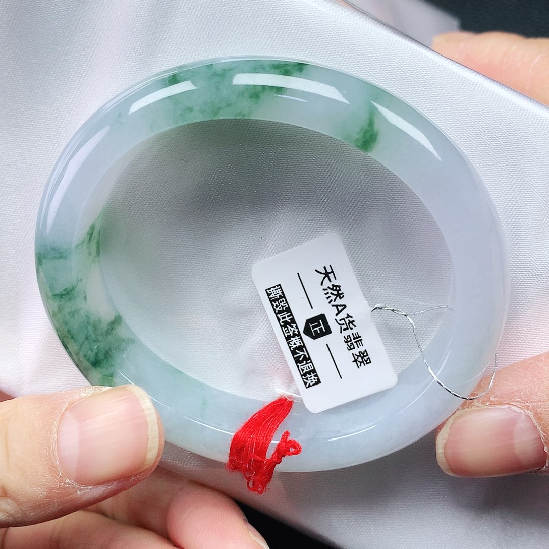 翡翠手镯未镶嵌54贵