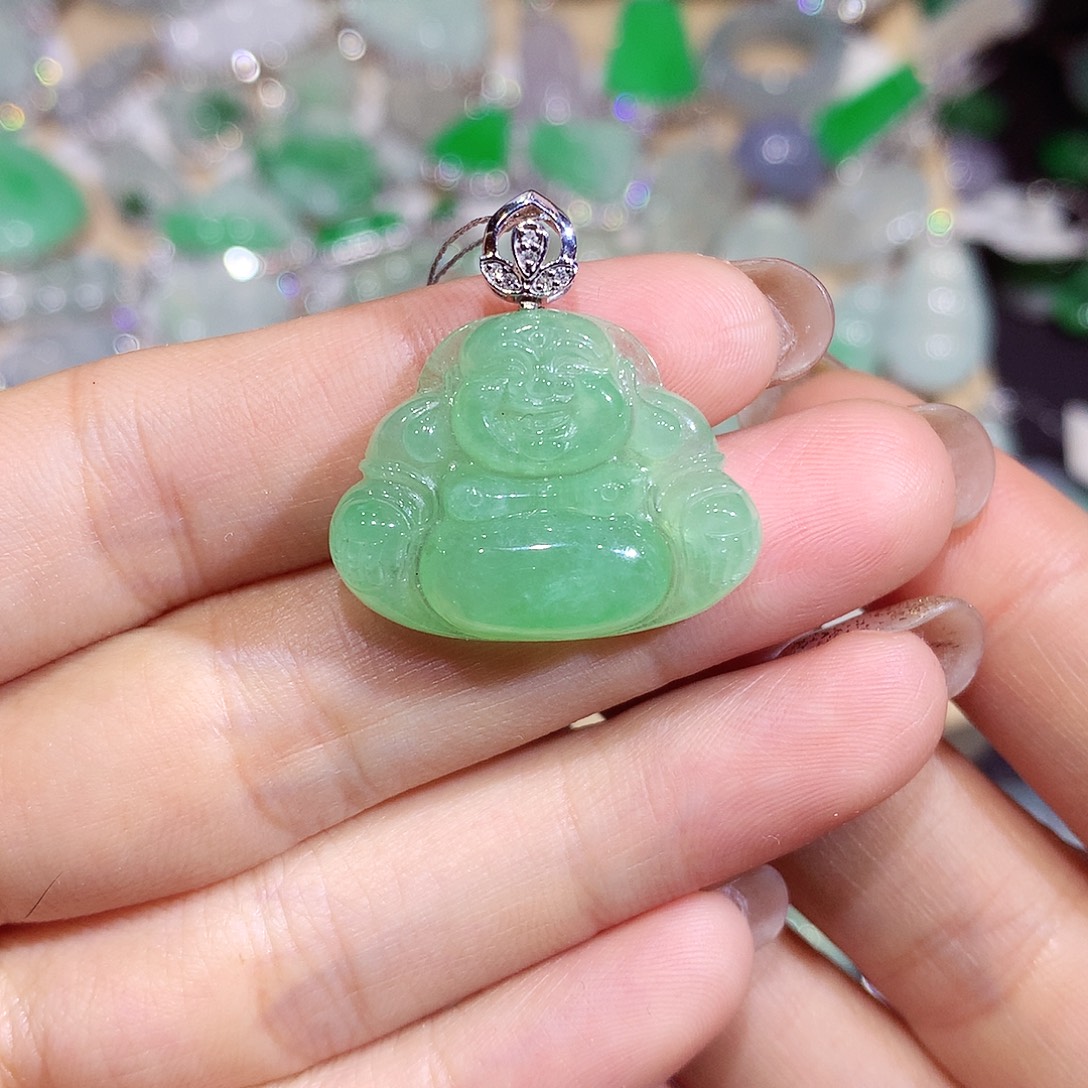 翡翠18K金镶嵌颈饰佛