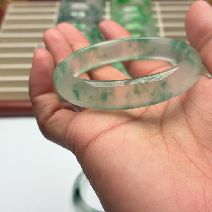 点***交石英质玉未镶嵌手镯