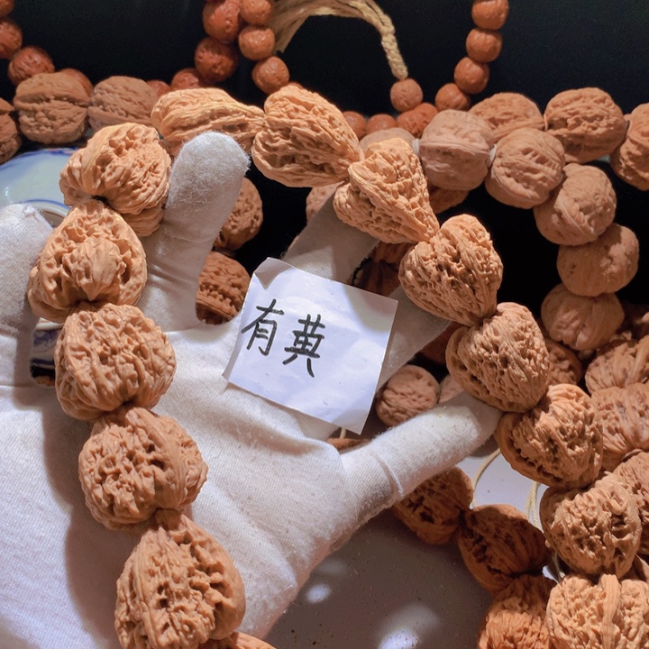 鱿***蛋手串文玩核桃南疆石有黄