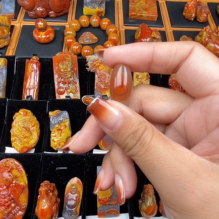 曹***俗玛瑙/玉髓未镶嵌天然玛瑙战国红