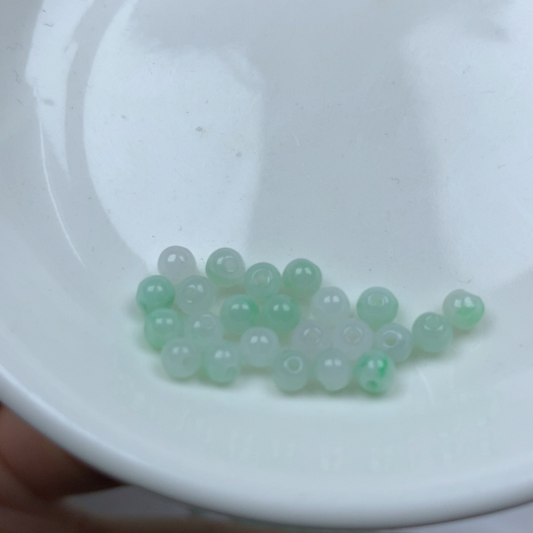 翡翠颈饰未镶嵌卡3➕。20颗。
