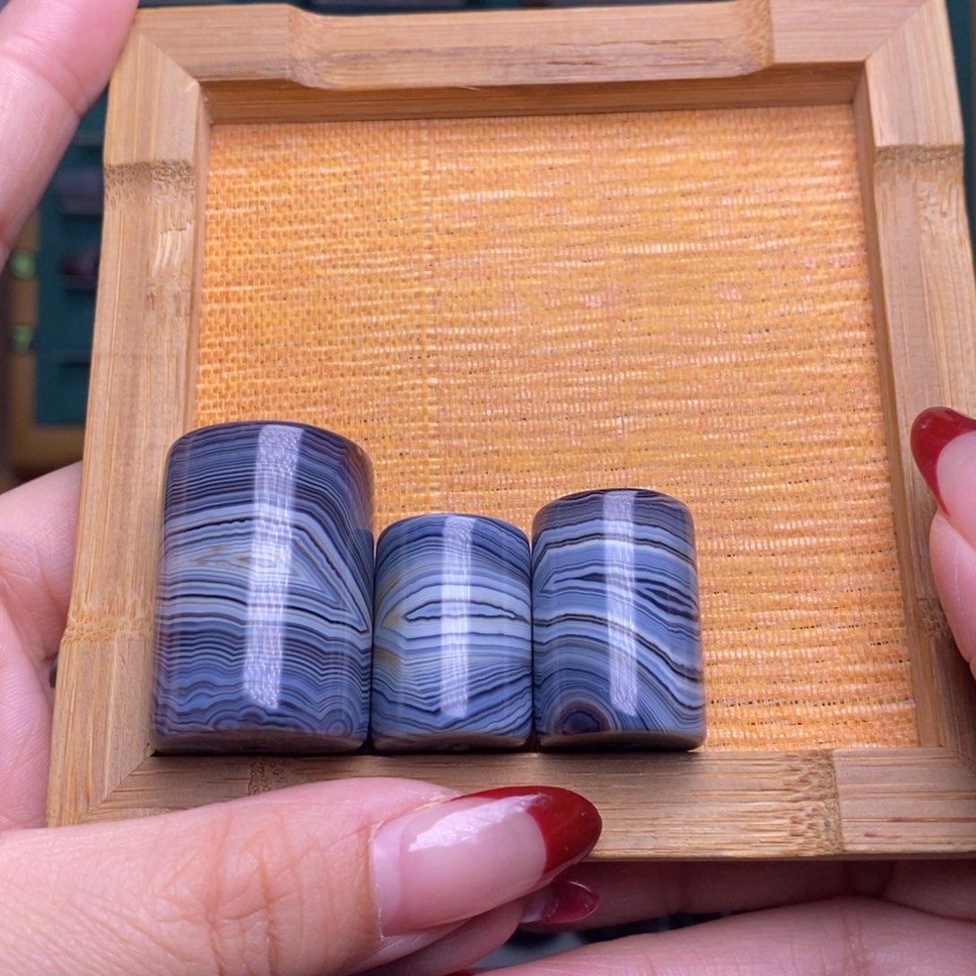 半***欢玛瑙/玉髓未镶嵌珠宝半成品