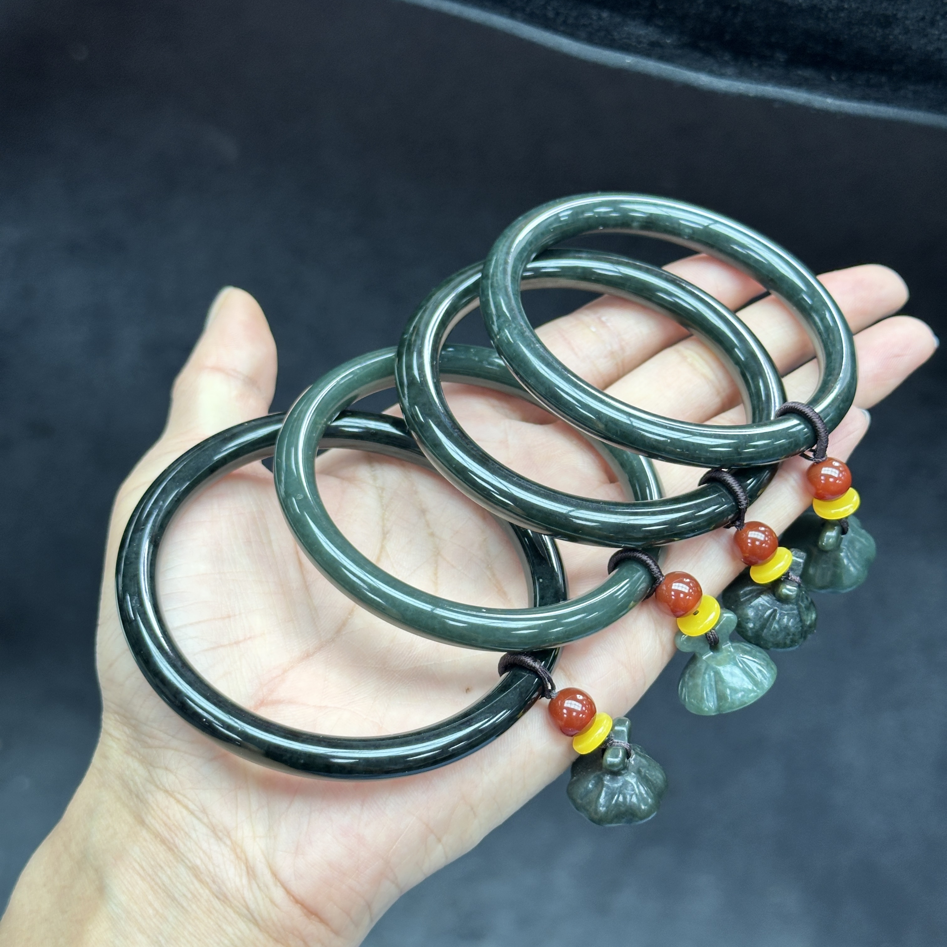 《A2815》天然新疆和田玉细圆条叮当镯多样性发其一