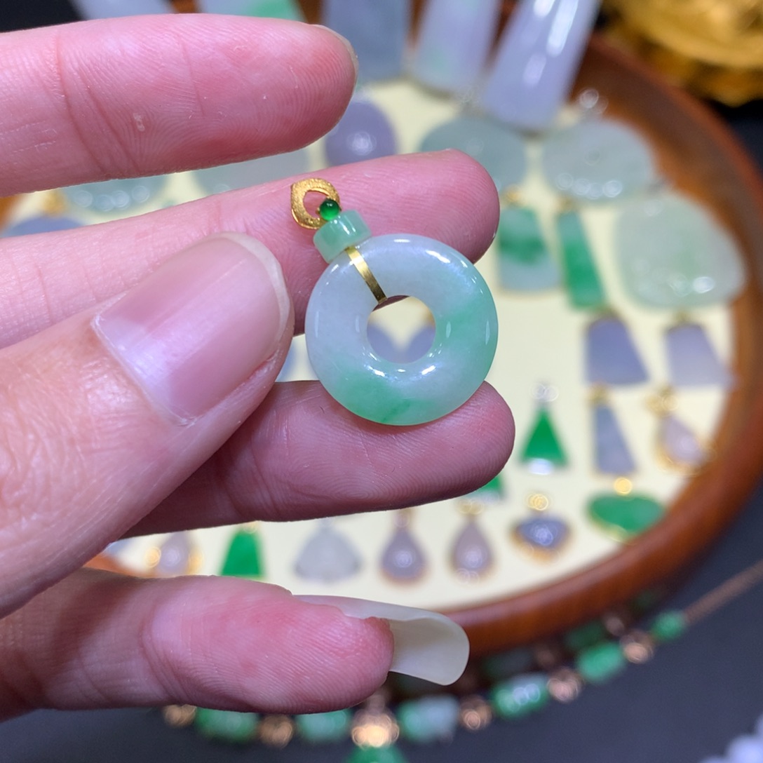 翡翠吊坠(不含链)18K金镶嵌