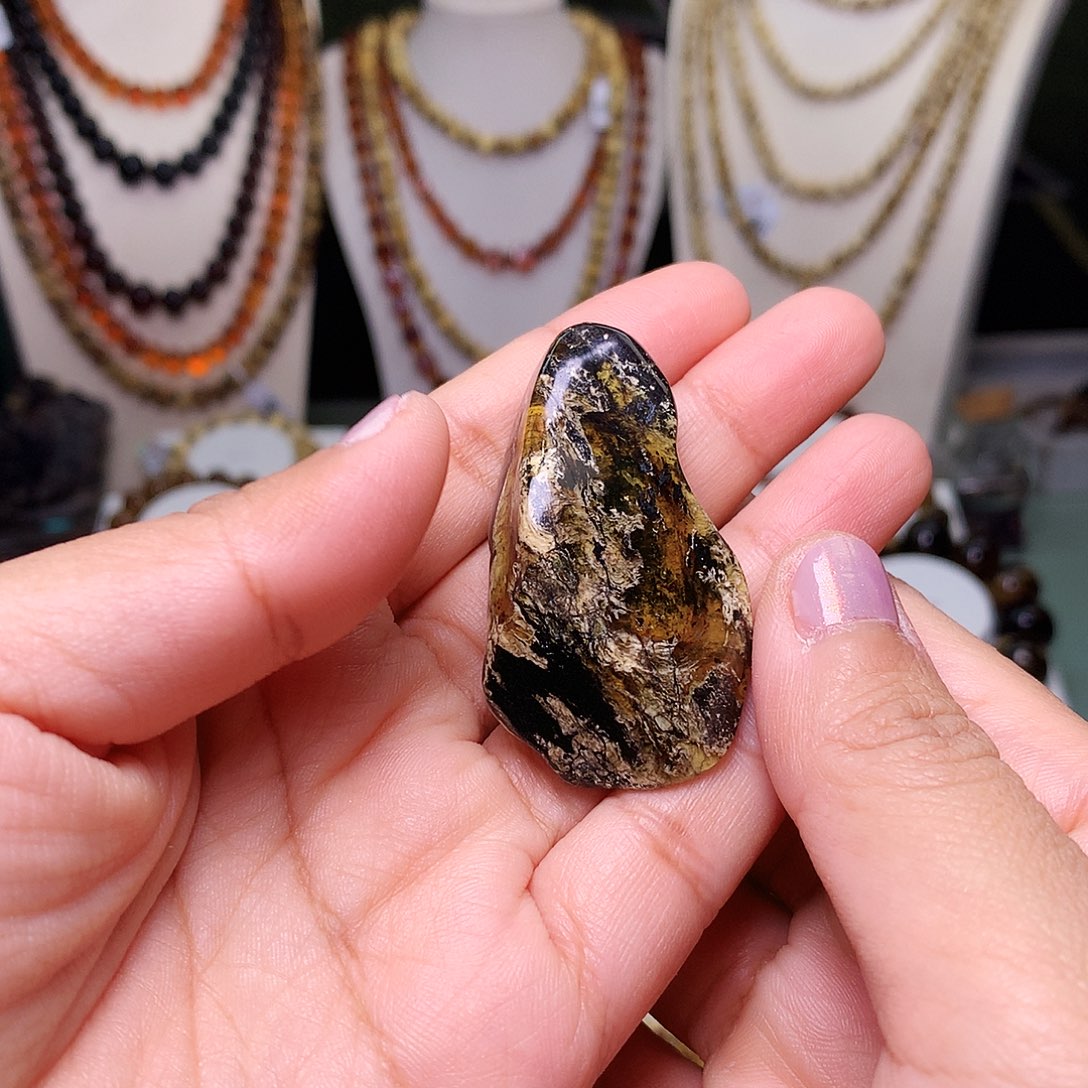 纸***烟琥珀未镶嵌裸石抚顺琥珀