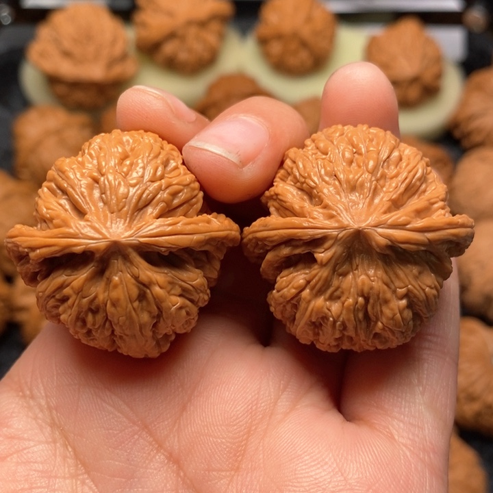 文玩核桃把件野生红宝石34