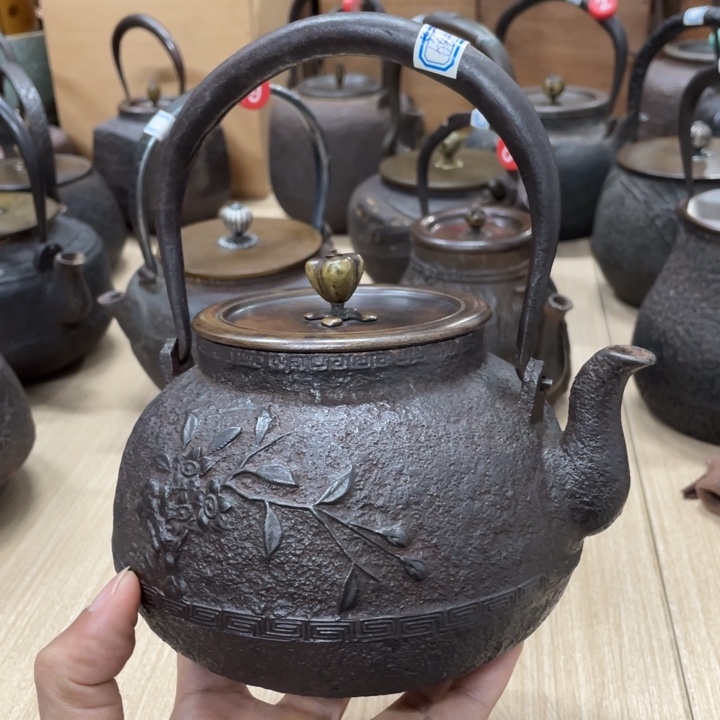龙文堂造百花齐放壶