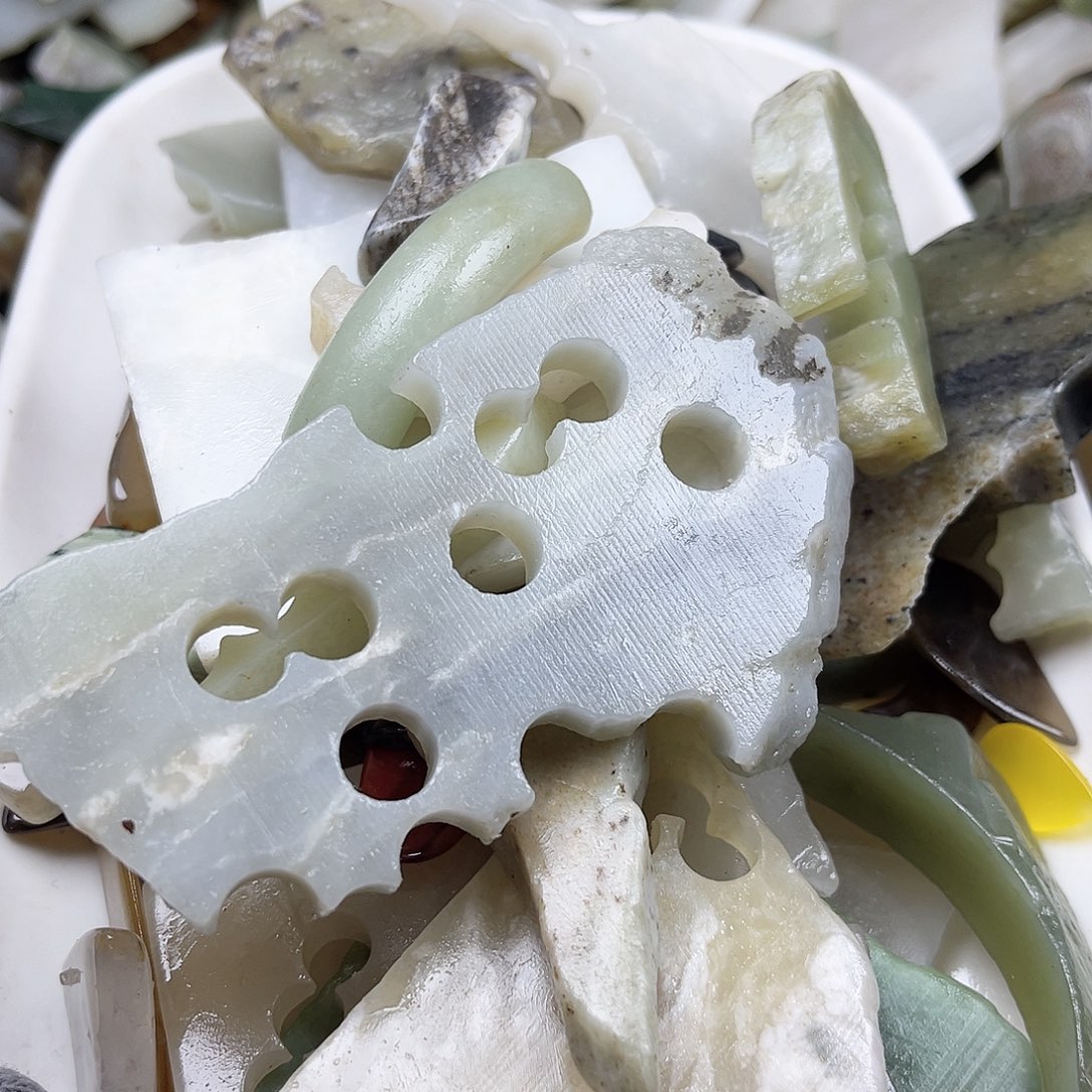 未镶嵌东陵石颈饰髓*