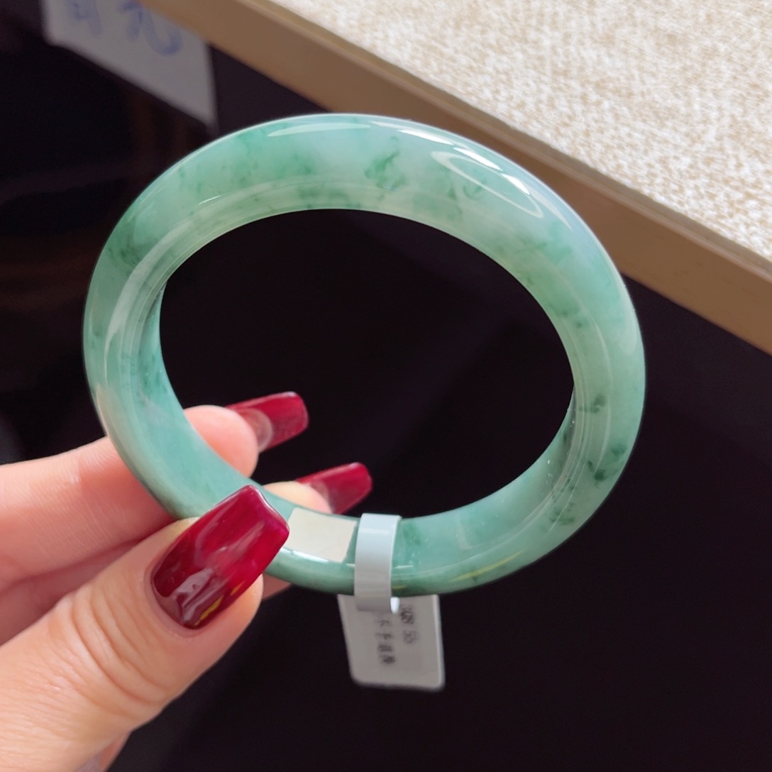 翡翠手镯未镶嵌手镯