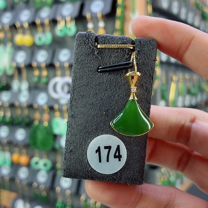 和田玉18K金镶嵌颈饰