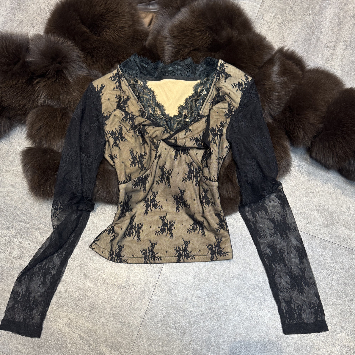 18868#新品定制秋冬蕾丝V领修身长袖加绒打底衫